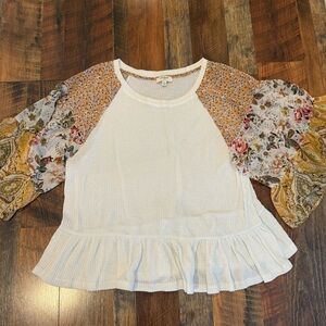 Umgee White Blouse with Floral Sleeves
